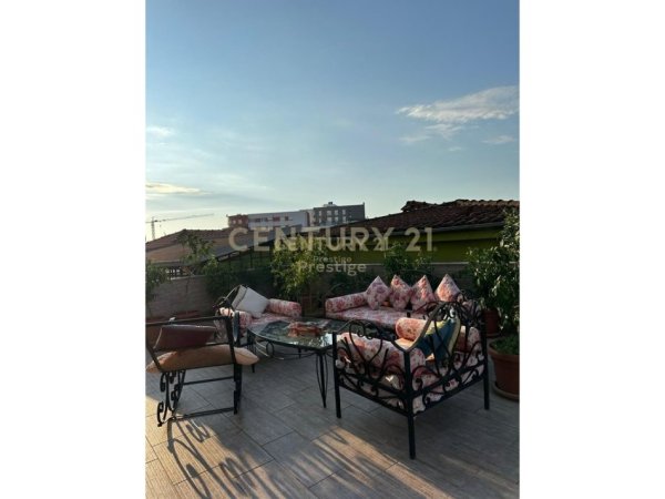 Tirane, shitet apartament 2+1+Ballkon Kati 2, 130 m² 250.000 € (Tregu Elektrik)