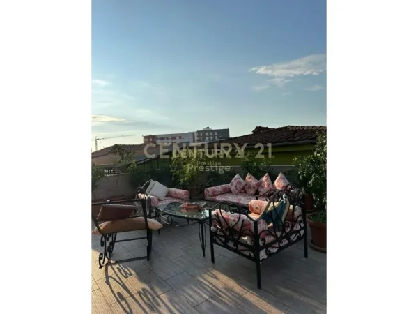 Tirane, shitet apartament 2+1+Ballkon Kati 2, 130 m² 250.000 € (Tregu Elektrik)