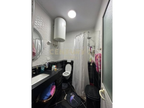 Tirane, shitet apartament 2+1+Ballkon Kati 2, 130 m² 250.000 € (Tregu Elektrik)