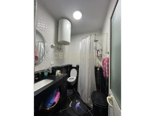 Tirane, shitet apartament 2+1+Ballkon Kati 2, 130 m² 250.000 € (Tregu Elektrik)