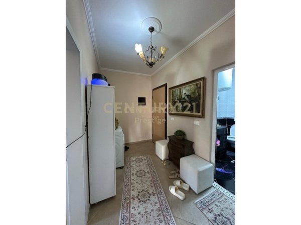 Tirane, shitet apartament 2+1+Ballkon Kati 2, 130 m² 250.000 € (Tregu Elektrik)