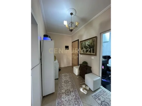 Tirane, shitet apartament 2+1+Ballkon Kati 2, 130 m² 250.000 € (Tregu Elektrik)
