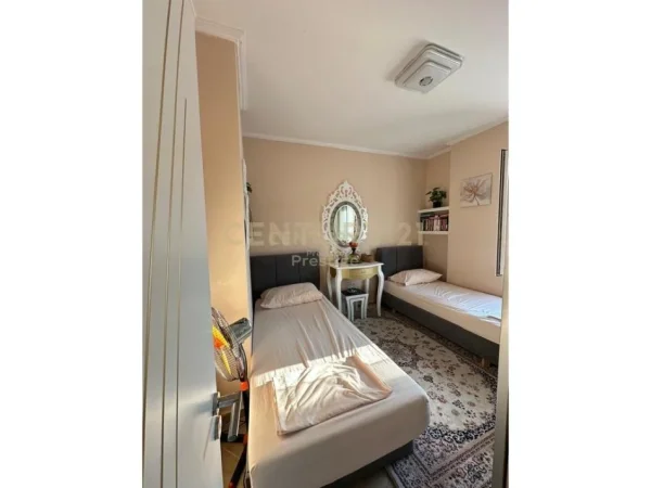 Tirane, shitet apartament 2+1+Ballkon Kati 2, 130 m² 250.000 € (Tregu Elektrik)