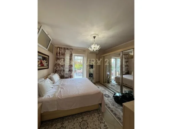 Tirane, shitet apartament 2+1+Ballkon Kati 2, 130 m² 250.000 € (Tregu Elektrik)