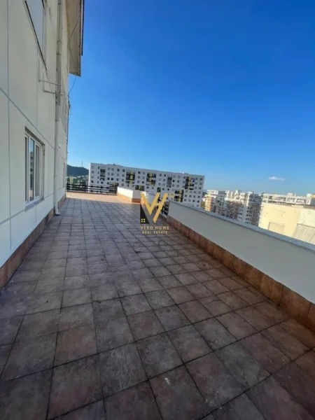 Tirane, jepet me qera apartament 2+1+Ballkon Kati 6, 90 m² 500 € (YZBERISHT)