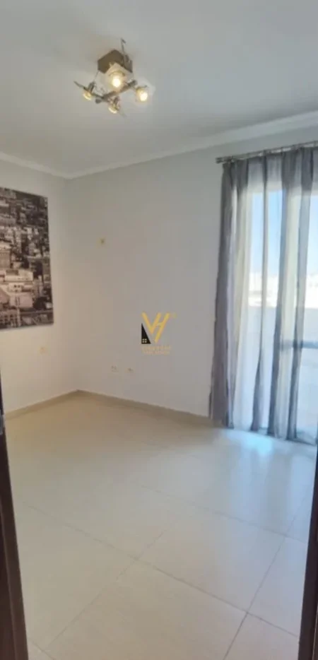Tirane, jepet me qera apartament 2+1+Ballkon Kati 6, 90 m² 500 € (YZBERISHT)