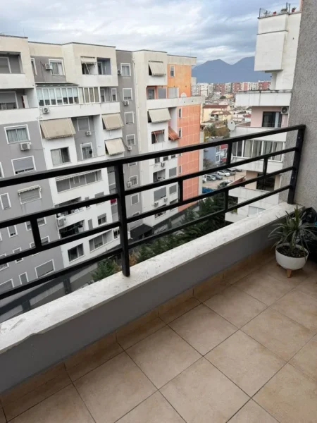 Tirane, jepet me qera apartament 2+1 Kati 7, 80 m² 450 € (Rruga Besim Alla)