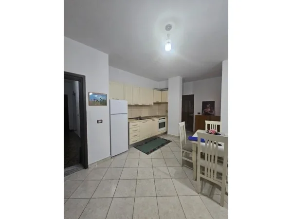 Tirane, jepet me qera apartament 2+1+Ballkon Kati 4, 104 m² 500 € 