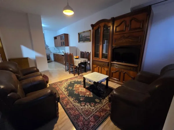 Tirane, jepet me qera shtepi 2+1 Kati 1, 90 m² 400 € (Jordan Misja)