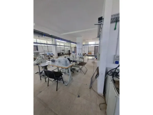 Tirane, shitet ambjent biznesi Kati 0, 225 m² 250.000 € (Ardeno)