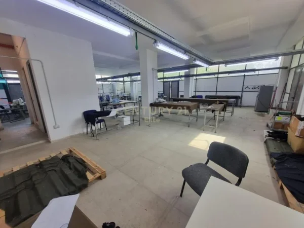 Tirane, shitet ambjent biznesi Kati 0, 225 m² 250.000 € (Ardeno)