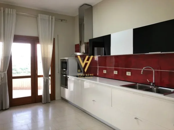 Tirane, shitet apartament 4+1+Ballkon Kati 6, 200 m² 550.000 € (KOPSHTI ZOOLOGJIK)