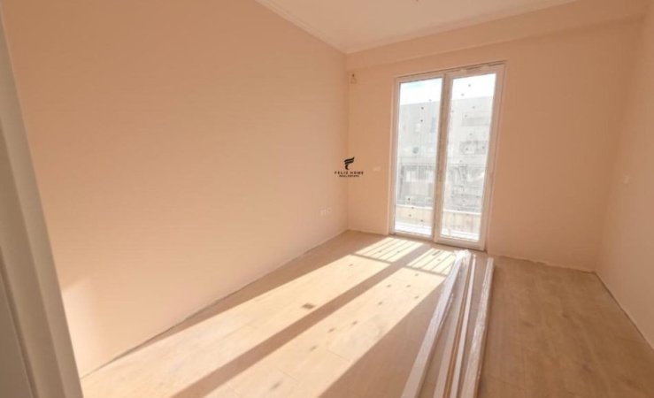 Tirane, jepet me qera zyre Kati 7, 100 m² 1.100 € (KOMUNA E PARISIT)