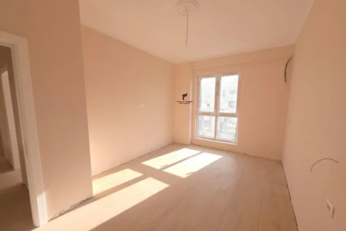 Tirane, jepet me qera zyre Kati 7, 100 m² 1.100 € (KOMUNA E PARISIT)