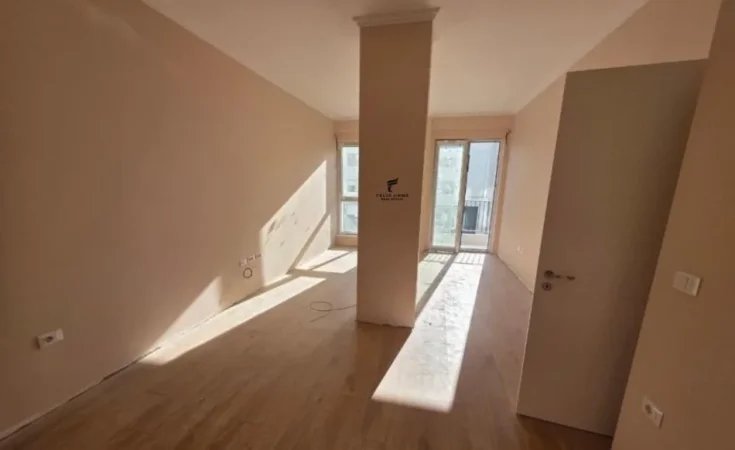 Tirane, jepet me qera zyre Kati 7, 100 m² 1.100 € (KOMUNA E PARISIT)