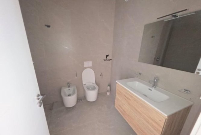 Tirane, jepet me qera zyre Kati 7, 100 m² 1.100 € (KOMUNA E PARISIT)