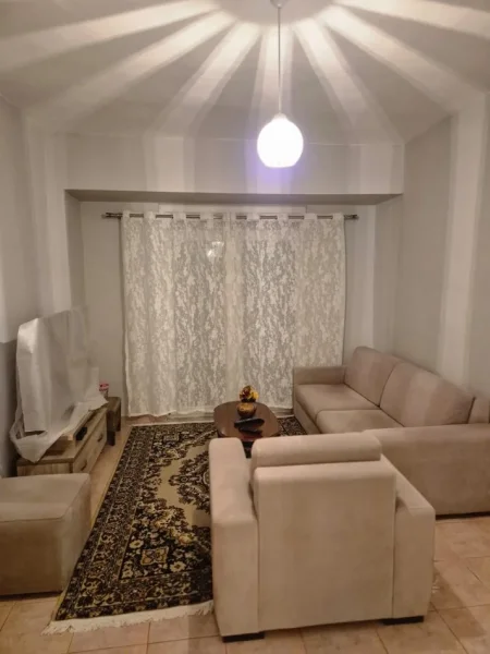 Tirane, jepet me qera apartament 1+1 Kati 3,