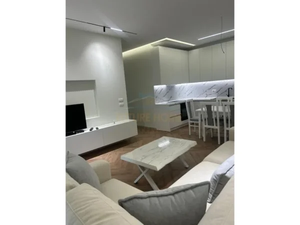 Tirane, jepet me qera apartament 2+1 Kati 6, 115 m² 800 € (ne zonen e Porcelanit, Rezidenca Erli.)