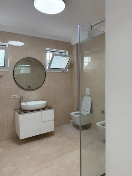 Tirane, jepet me qera apartament 2+1+Ballkon Kati 2, 109 m² 800 € 