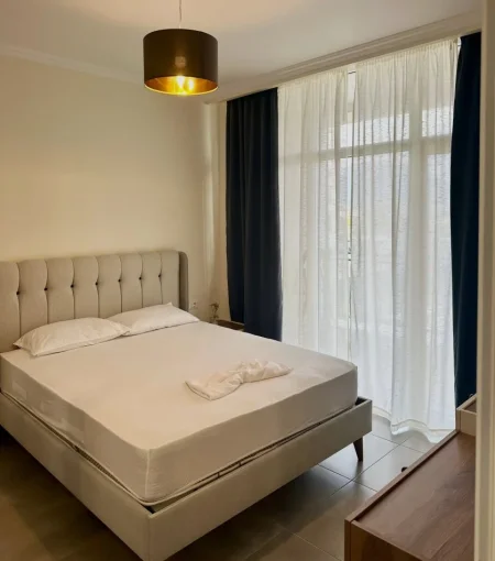 Tirane, jepet me qera apartament 1+1+Ballkon Kati 1, 70 m² 650 € (Bulevardin e Ri)