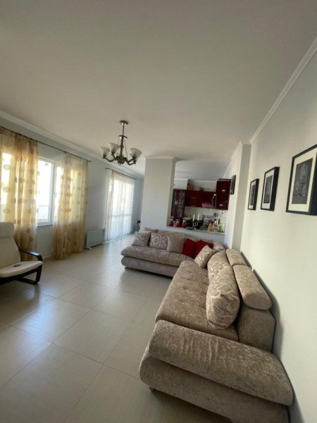 Tirane, jepet me qera apartament 2+1+Ballkon Kati 6, 91 m² 500 € (YZBERISHT)