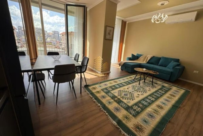 Tirane, jepet me qera apartament 2+1+Ballkon Kati 1, 110 m² 900 € (Rruga Riza Cerova)