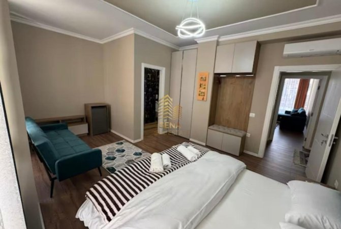 Tirane, jepet me qera apartament 2+1+Ballkon Kati 1, 110 m² 900 € (Rruga Riza Cerova)