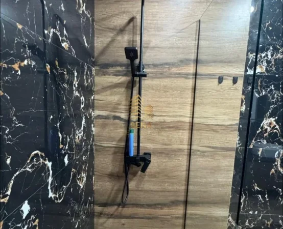 Tirane, jepet me qera apartament 2+1+Ballkon Kati 1, 110 m² 900 € (Rruga Riza Cerova)