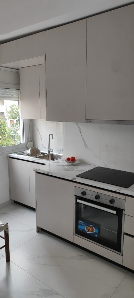 Tirane, jepet me qera apartament 2+1 Kati 3, 78 m² 530 € (Prane Report Tv, Rruga Ndre Mjeda, Tirane.)