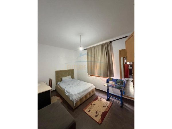 Tirane, jepet me qera apartament 3+1 Kati 3, 100 m² 500 € (Fresk)