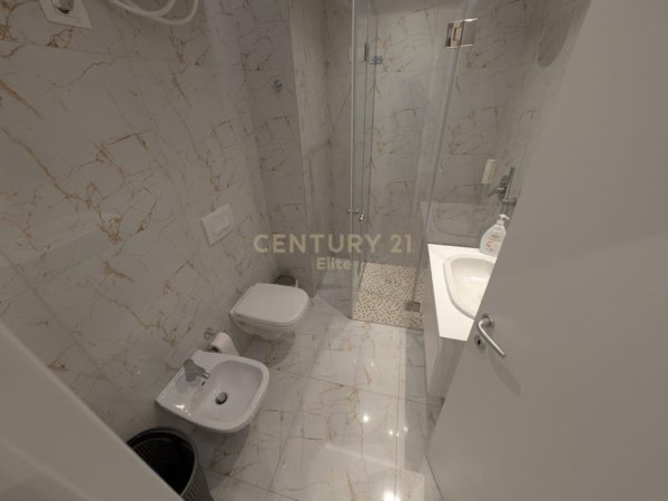 Tirane, shitet apartament 3+1 Kati 4, 216 m² (Rruga e Barrikadave)