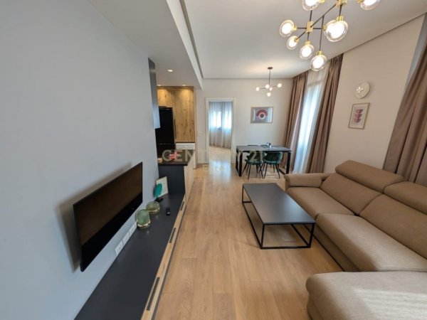 Tirane, shitet apartament 3+1 Kati 4, 216 m² (Rruga e Barrikadave)