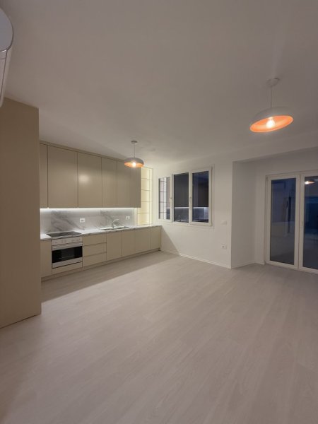 Tirane, jepet me qera apartament 2+1+Ballkon , 115 m² 600 € (Prane EGLO)