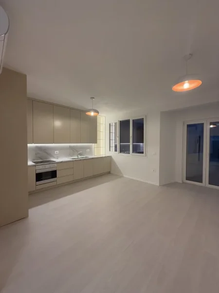 Tirane, jepet me qera apartament 2+1+Ballkon , 115 m² 600 € (Prane EGLO)