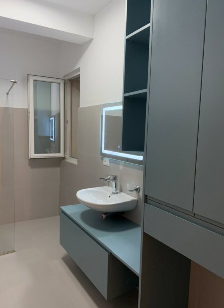 Tirane, jepet me qera apartament 2+1+Ballkon , 115 m² 600 € (Prane EGLO)