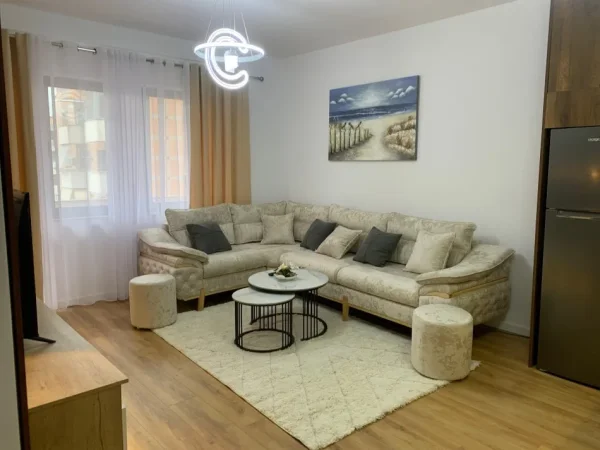 Tirane, shes apartament 2+1+Ballkon Kati 8, 95 m² 157.001 € (Rruga Loni ligori)