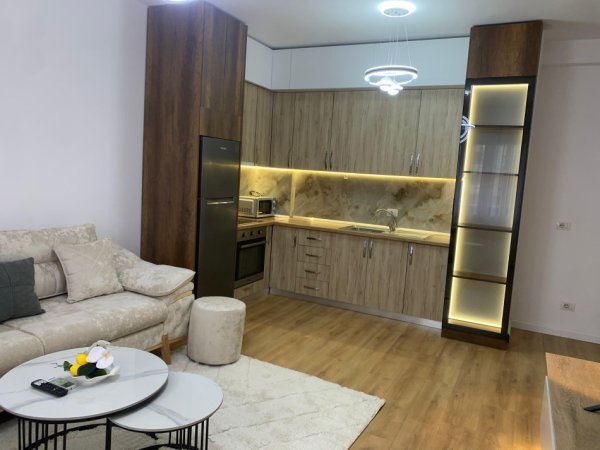 Tirane, shes apartament 2+1+Ballkon Kati 8, 95 m² 157.001 € (Rruga Loni ligori)