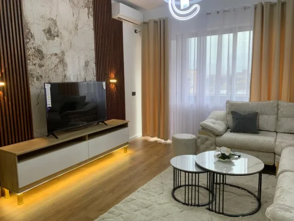 Tirane, shes apartament 2+1+Ballkon Kati 8, 95 m² 157.001 € (Rruga Loni ligori)
