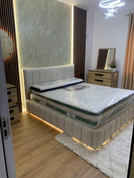 Tirane, shes apartament 2+1+Ballkon Kati 8, 95 m² 157.001 € (Rruga Loni ligori)