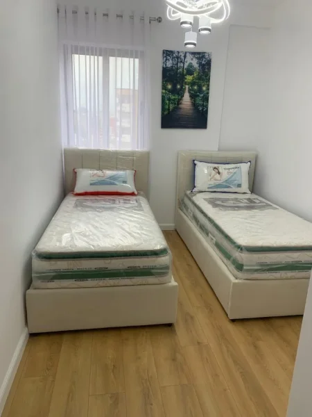 Tirane, shes apartament 2+1+Ballkon Kati 8, 95 m² 157.001 € (Rruga Loni ligori)