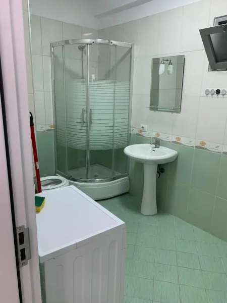 Tirane, shes apartament 2+1+Ballkon Kati 8, 95 m² 157.001 € (Rruga Loni ligori)