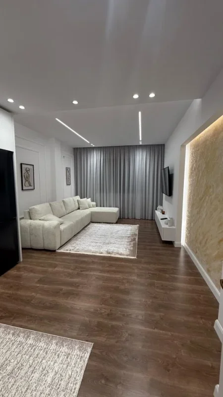 jepet me qera apartament 1+1 Kati 6, 70 m² 500 € (Yzberisht, prane Pasticeri Nela 6)