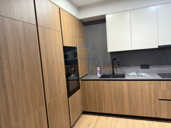 Tirane, jap me qera apartament 3+1+Ballkon Kati 2, 145 m² 1.500 € (KODRA E DIELLIT)