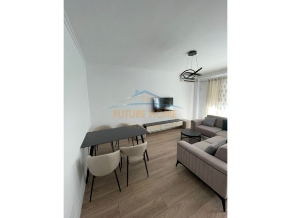 Tirane, jepet me qera apartament 2+1+Ballkon Kati 2, 86 m² 800 € (Kodra e Diellit)