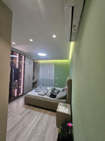 Tirane, jepet me qera apartament 2+1+Ballkon Kati 6, 90 m² 700 € (Rruga Dritan Hoxha, Ish-Dogana, Laprak, Tirane.)