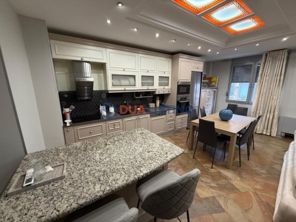Tirane, jepet me qera apartament 3+1+Ballkon Kati 2, 1.300 € 