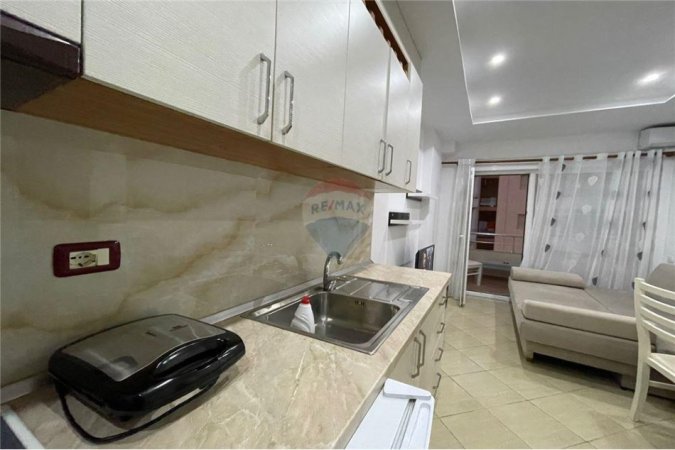 Vlore - Lungomare, jepet me qera apartament 1+1 Kati 5, 60 m² 250 € (Rruga Reshat Osmani)