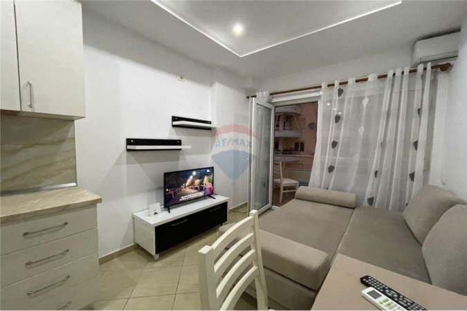 Vlore - Lungomare, jepet me qera apartament 1+1 Kati 5, 60 m² 250 € (Rruga Reshat Osmani)