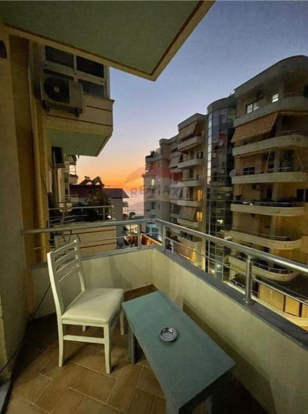 Vlore - Lungomare, jepet me qera apartament 1+1 Kati 5, 60 m² 250 € (Rruga Reshat Osmani)