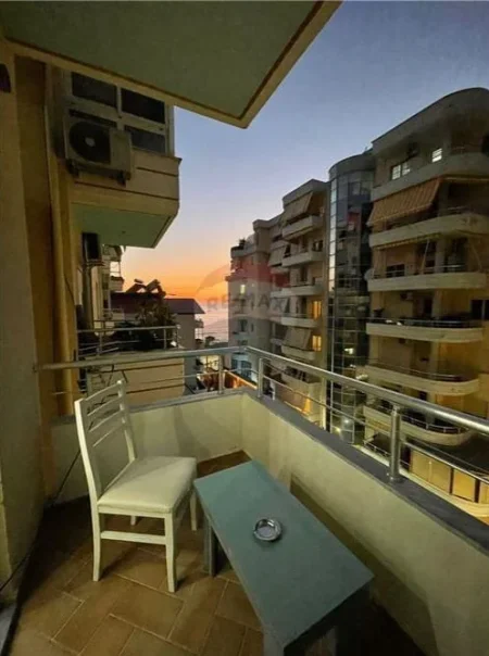 Vlore - Lungomare, jepet me qera apartament 1+1 Kati 5, 60 m² 250 € (Rruga Reshat Osmani)